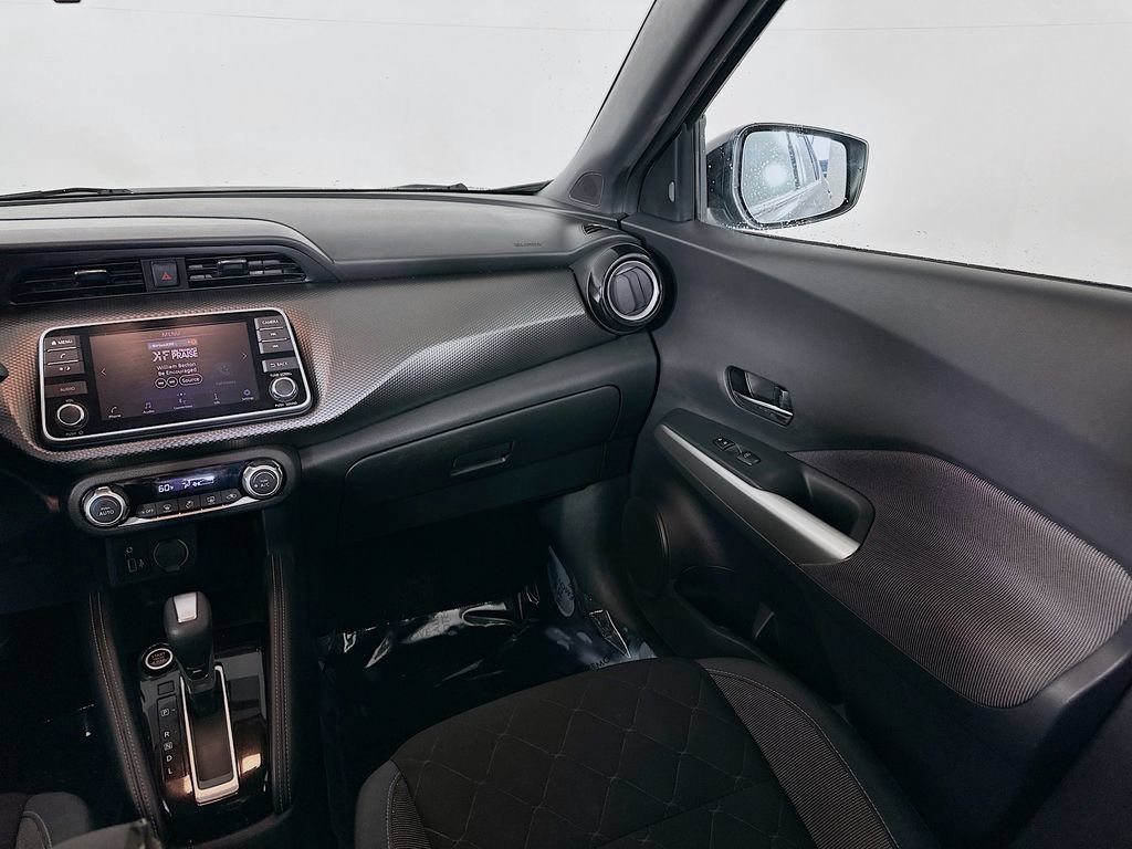Used 2019 Nissan Kicks SV FWD image 29