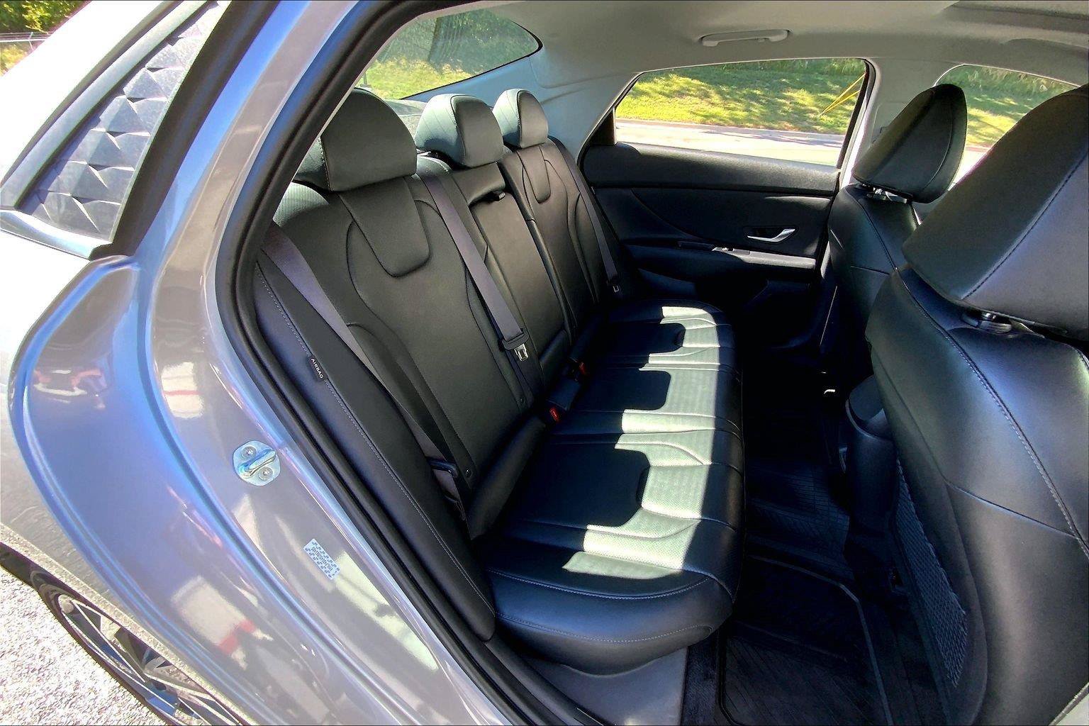 Used 2025 Hyundai Elantra Limited FWD image 26