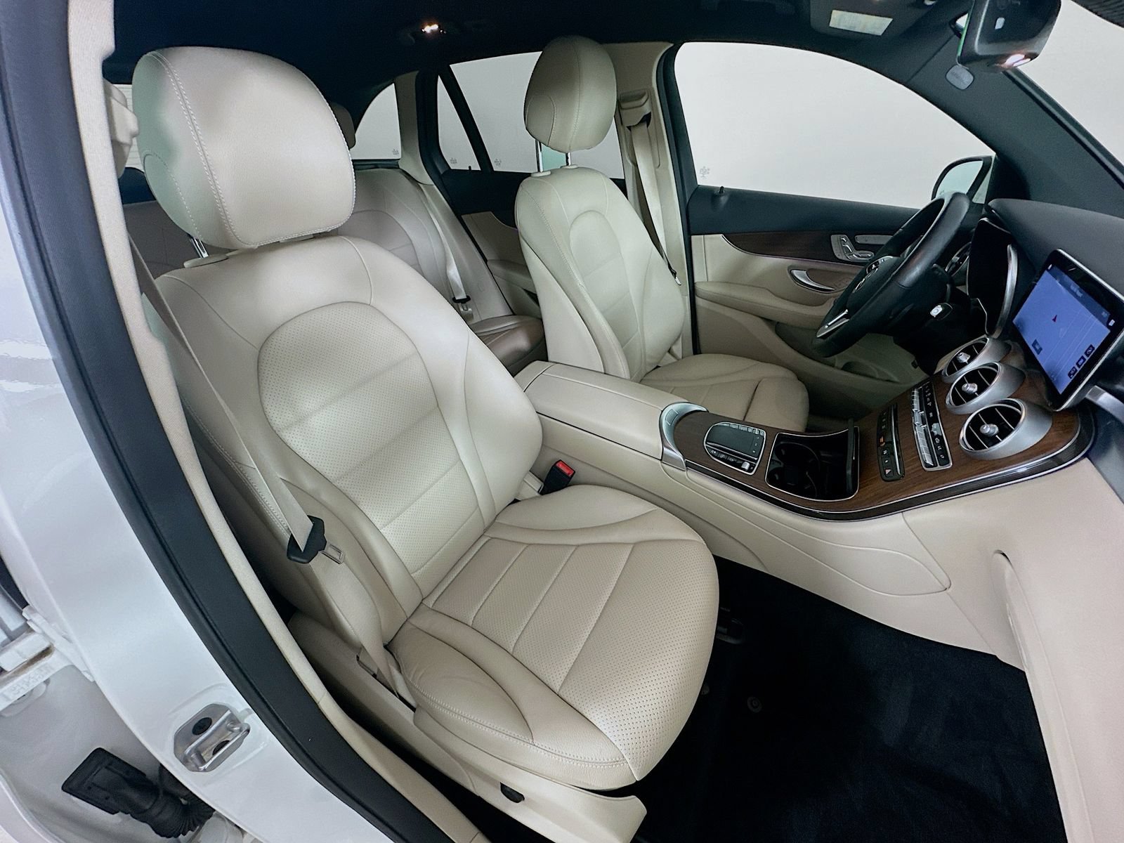 Used 2021 Mercedes-Benz GLC 300 4MATIC image 41