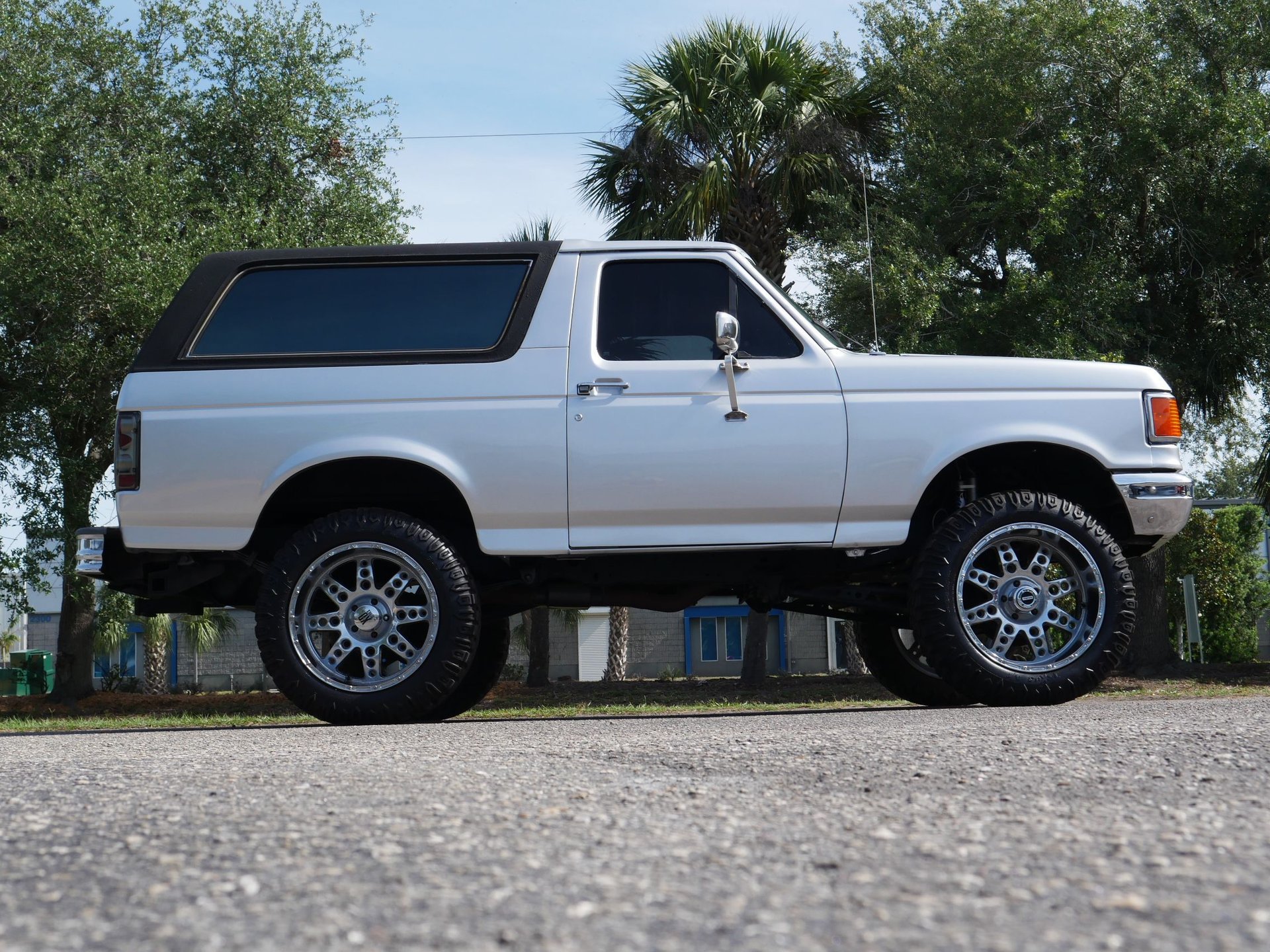 Used 1990 Ford Bronco AWD/4WD image 12