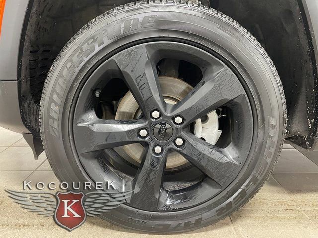 Used 2023 Jeep Grand Cherokee Altitude image 7