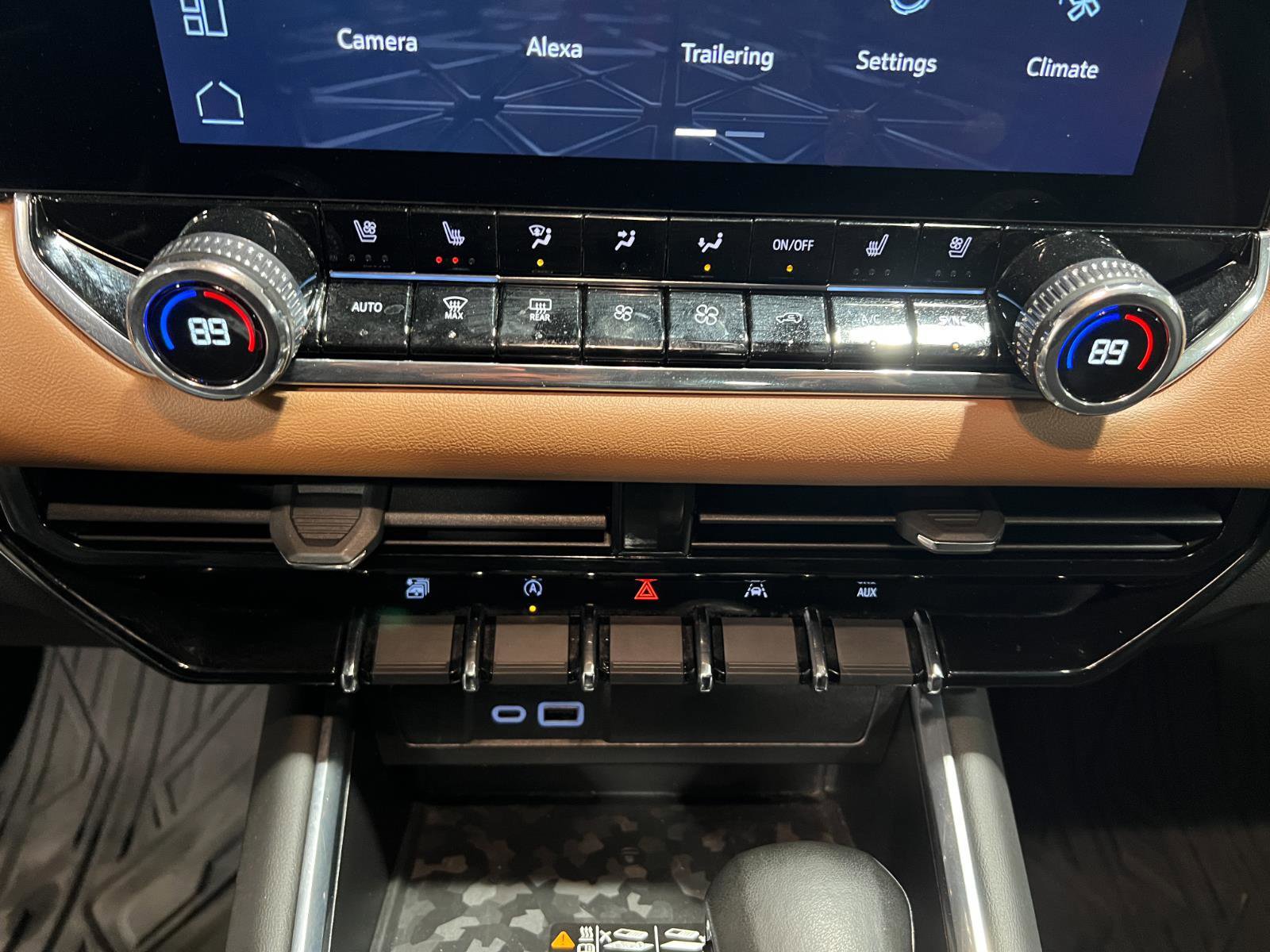 Used 2024 GMC Canyon AT4 w/ AT4 Premium Package image 19