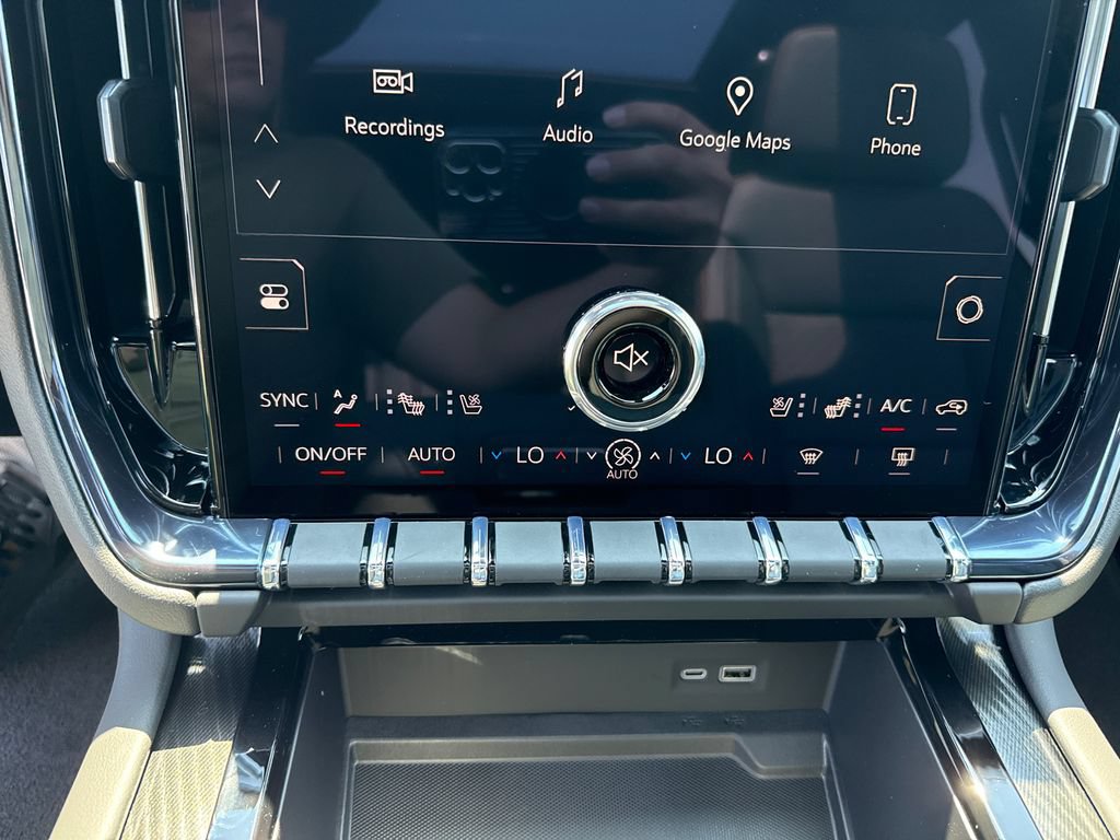 New 2026 GMC Yukon XL AT4 AWD/4WD image 24