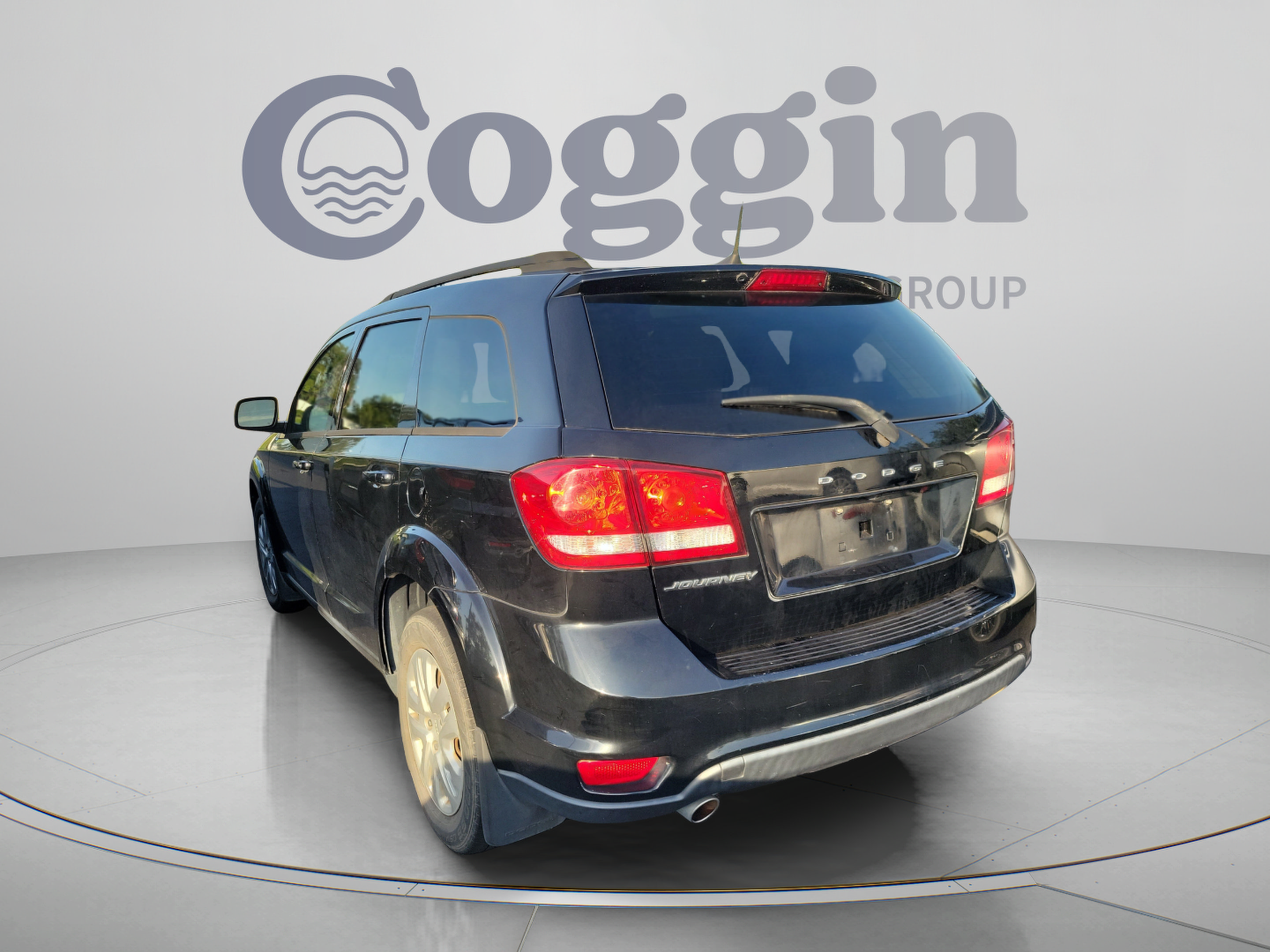 Used 2019 Dodge Journey SE w/ Connectivity Group FWD image 3