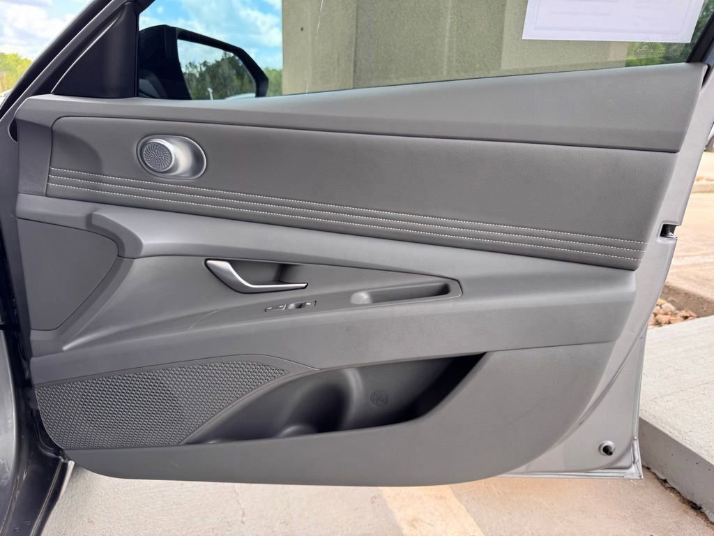 Used 2025 Hyundai Elantra Sport image 18
