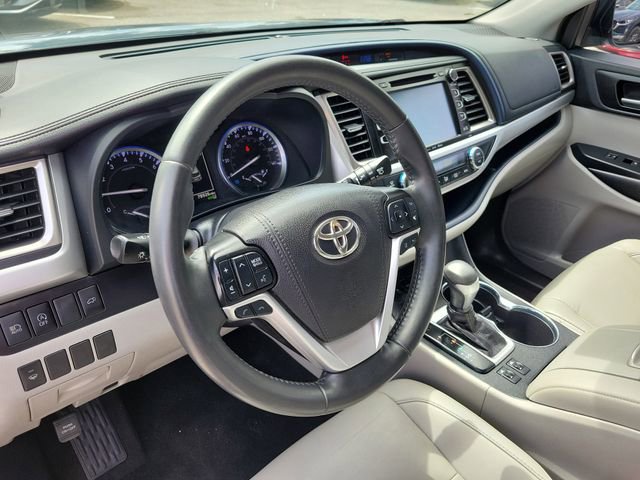 Used 2019 Toyota Highlander XLE image 23