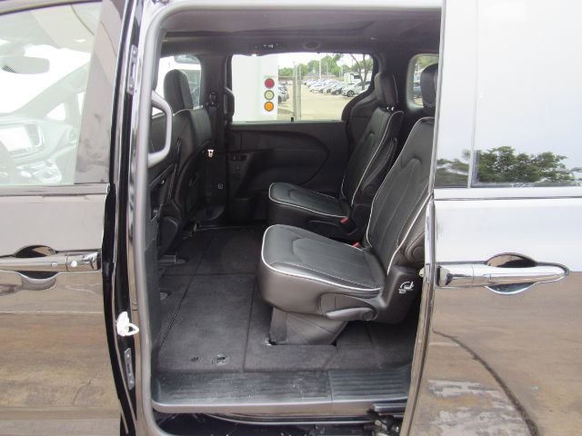 Used 2026 Chrysler Pacifica Limited w/ S Appearance Package image 18