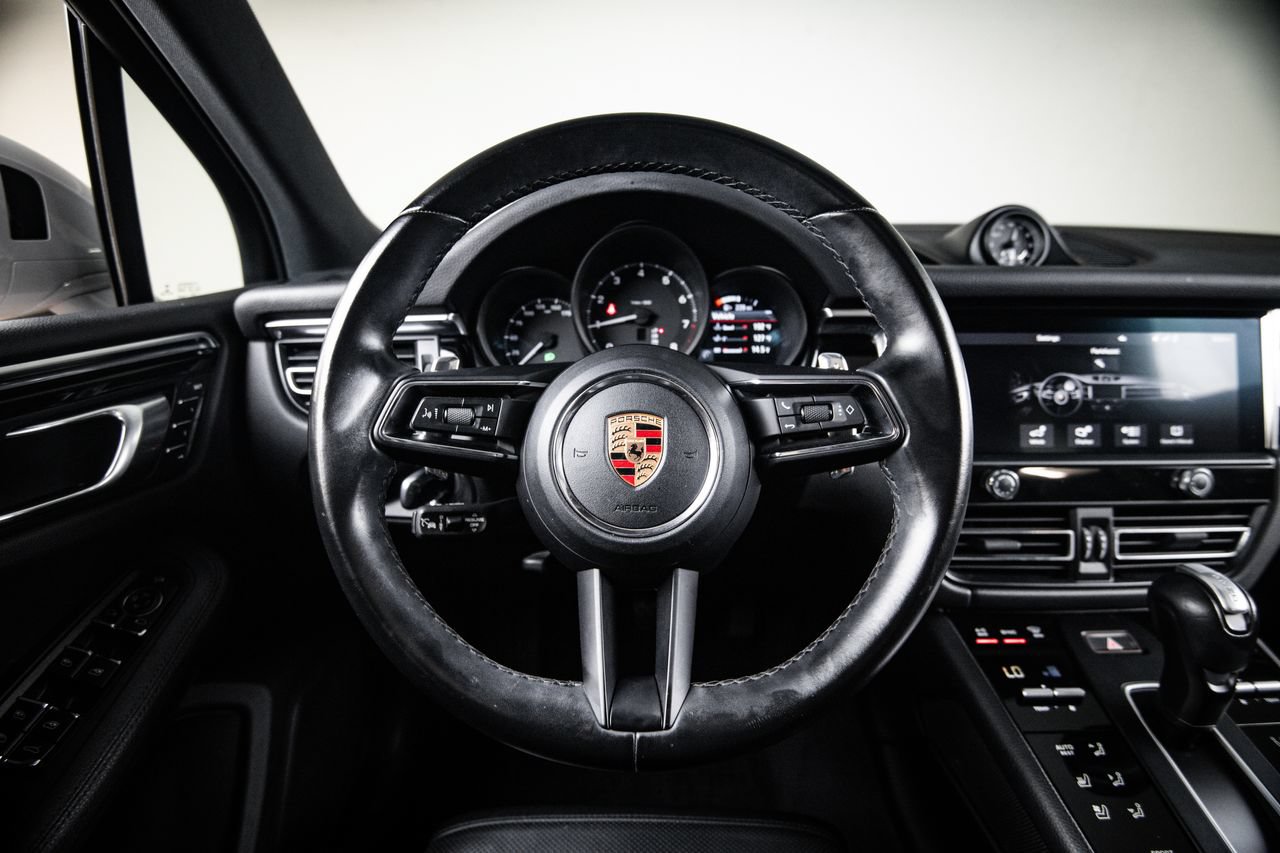 Certified 2023 Porsche Macan AWD/4WD image 26