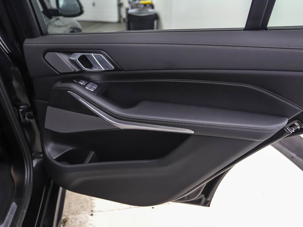 Used 2024 BMW X7 xDrive40i w/ Executive Package image 25