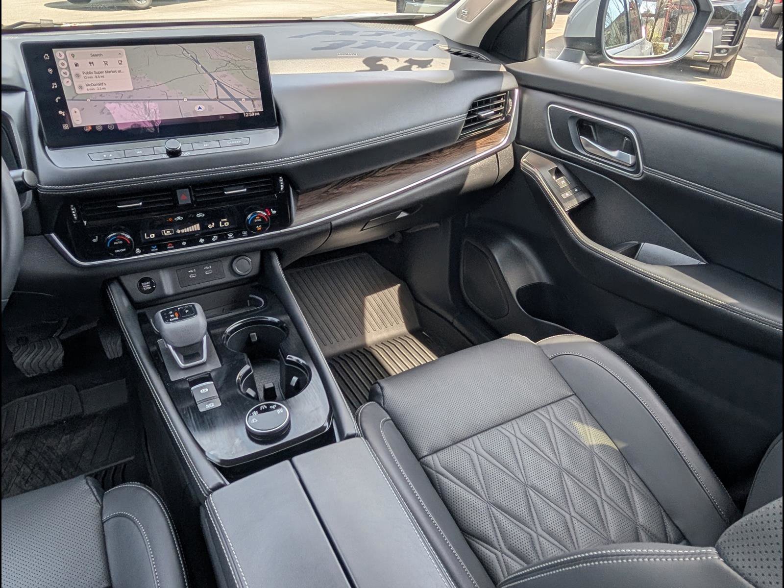 Used 2025 Nissan Rogue Platinum w/ Platinum Premium Package image 9