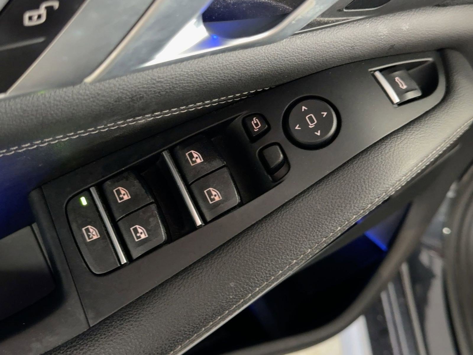 Used 2021 BMW X5 xDrive40i w/ M Sport Package image 13