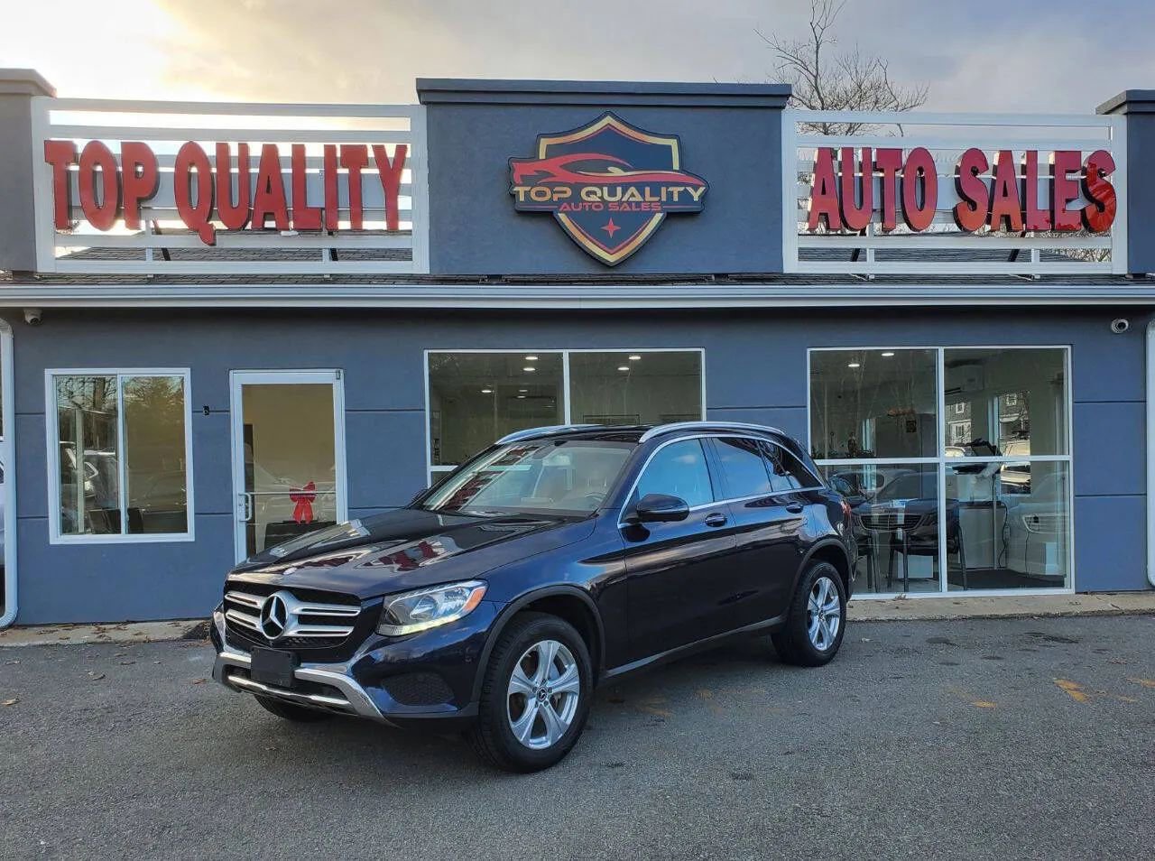 Used 2017 Mercedes-Benz GLC 300 4MATIC image 1
