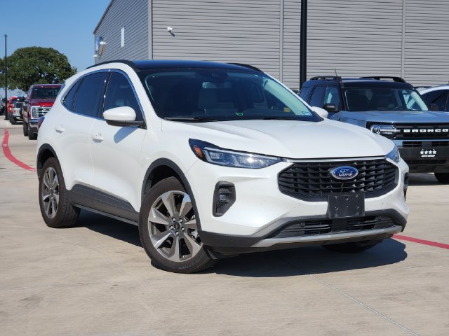 Used 2025 Ford Escape Platinum AWD/4WD image 2