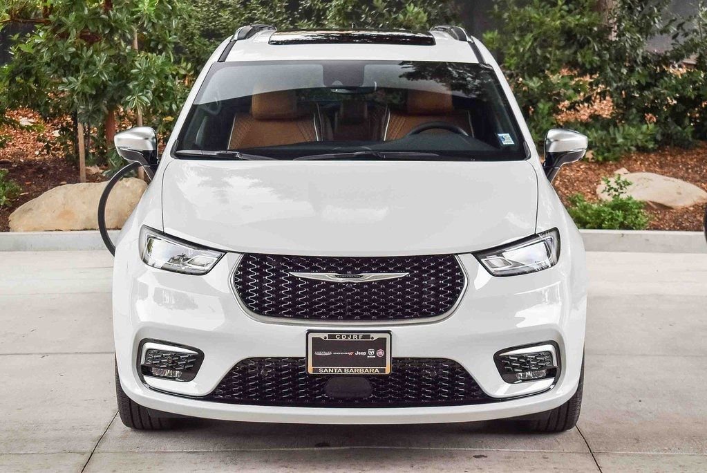 New 2026 Chrysler Pacifica Pinnacle w/ Trailer Tow Group image 2