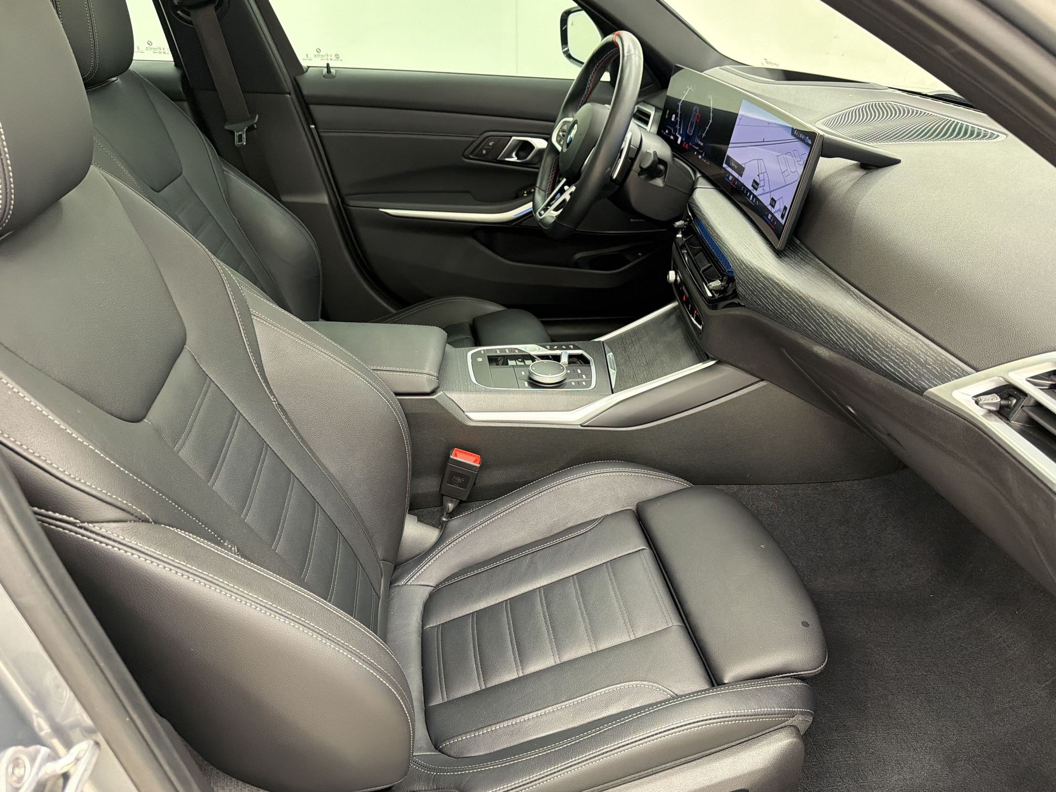 Used 2025 BMW M340i w/ Premium Package RWD image 29