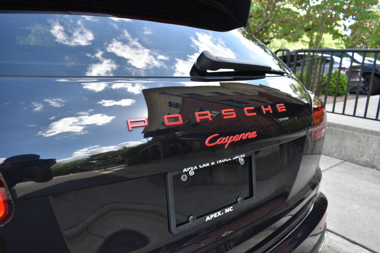 Used 2018 Porsche Cayenne Platinum Edition AWD/4WD image 36