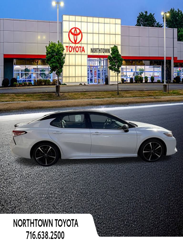 Used 2018 Toyota Camry XSE image 3