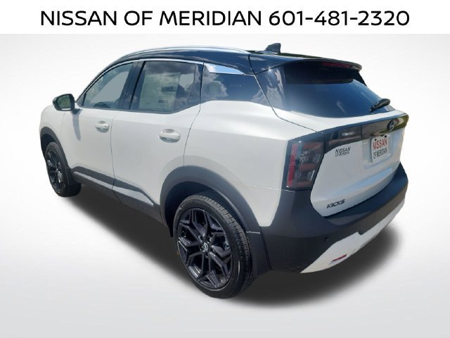 New 2027 Nissan Kicks SR FWD image 3