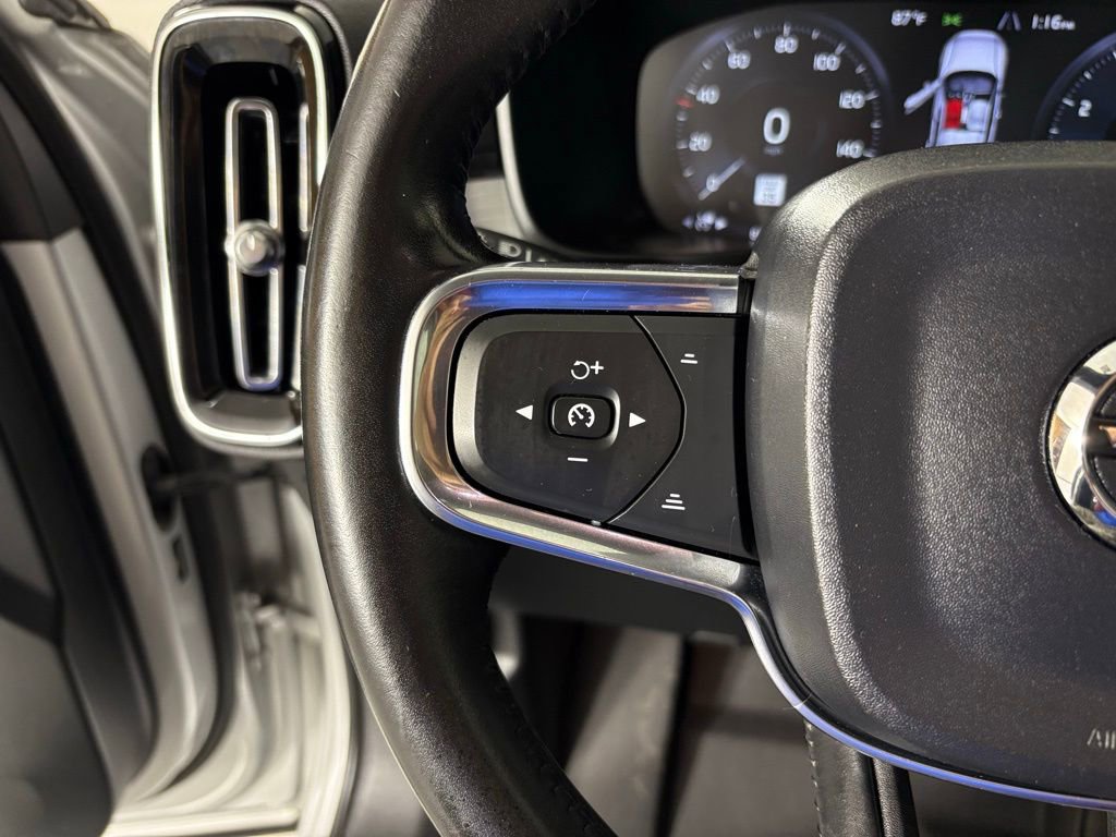 Used 2019 Volvo XC40 T5 Momentum AWD/4WD image 21