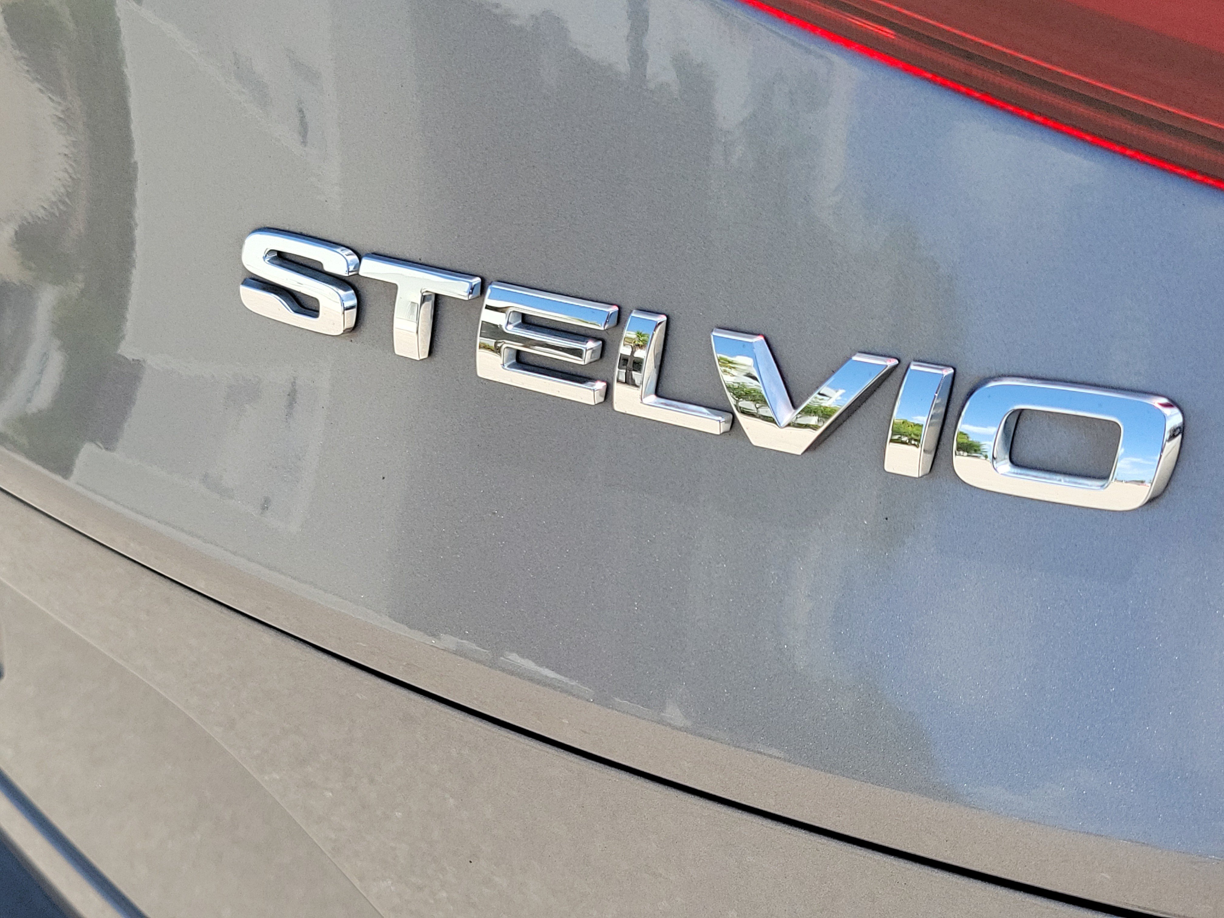 Used 2018 Alfa Romeo Stelvio Ti AWD/4WD image 7