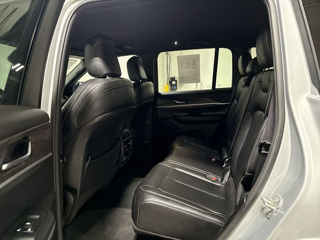 Used 2024 Jeep Grand Cherokee Limited image 23