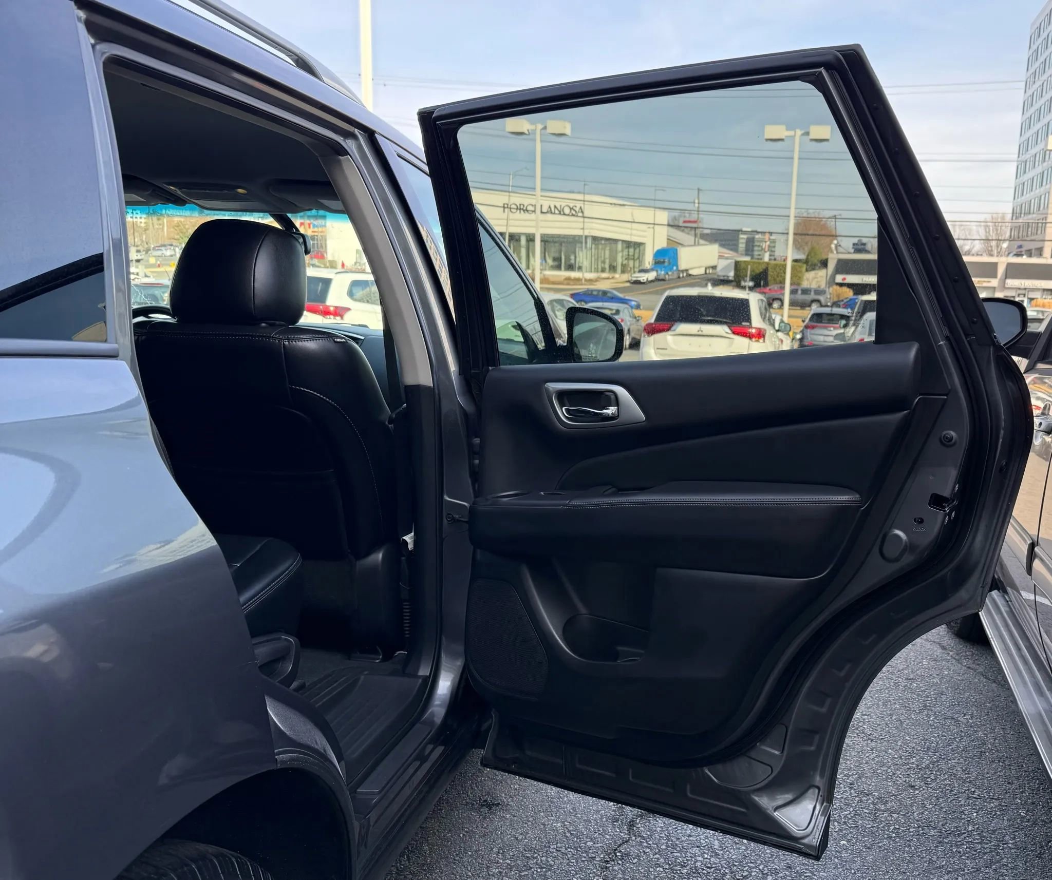 Used 2015 Nissan Pathfinder SL w/ SL Tech Package image 32