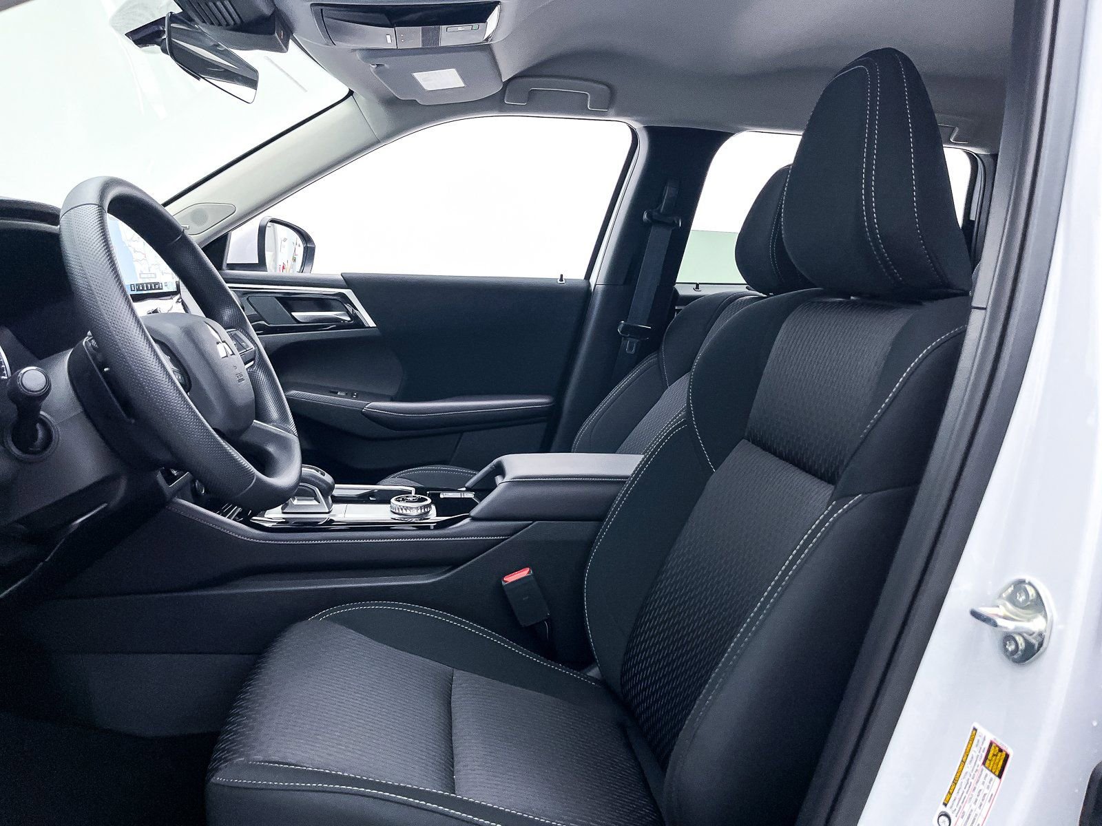 New 2025 Mitsubishi Outlander ES image 12