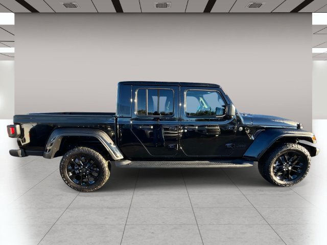 Used 2025 Jeep Gladiator Mojave AWD/4WD image 2