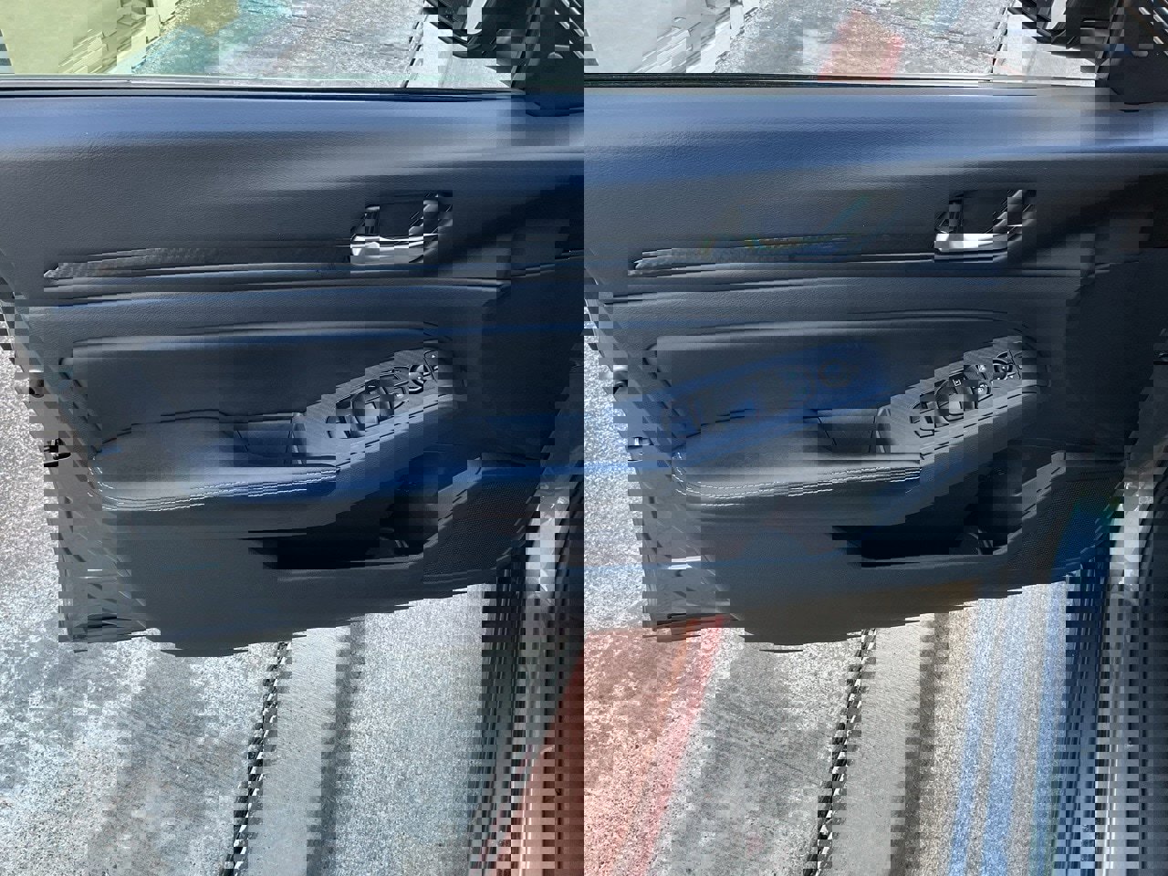 Used 2024 Nissan Altima 2.5 SV image 14