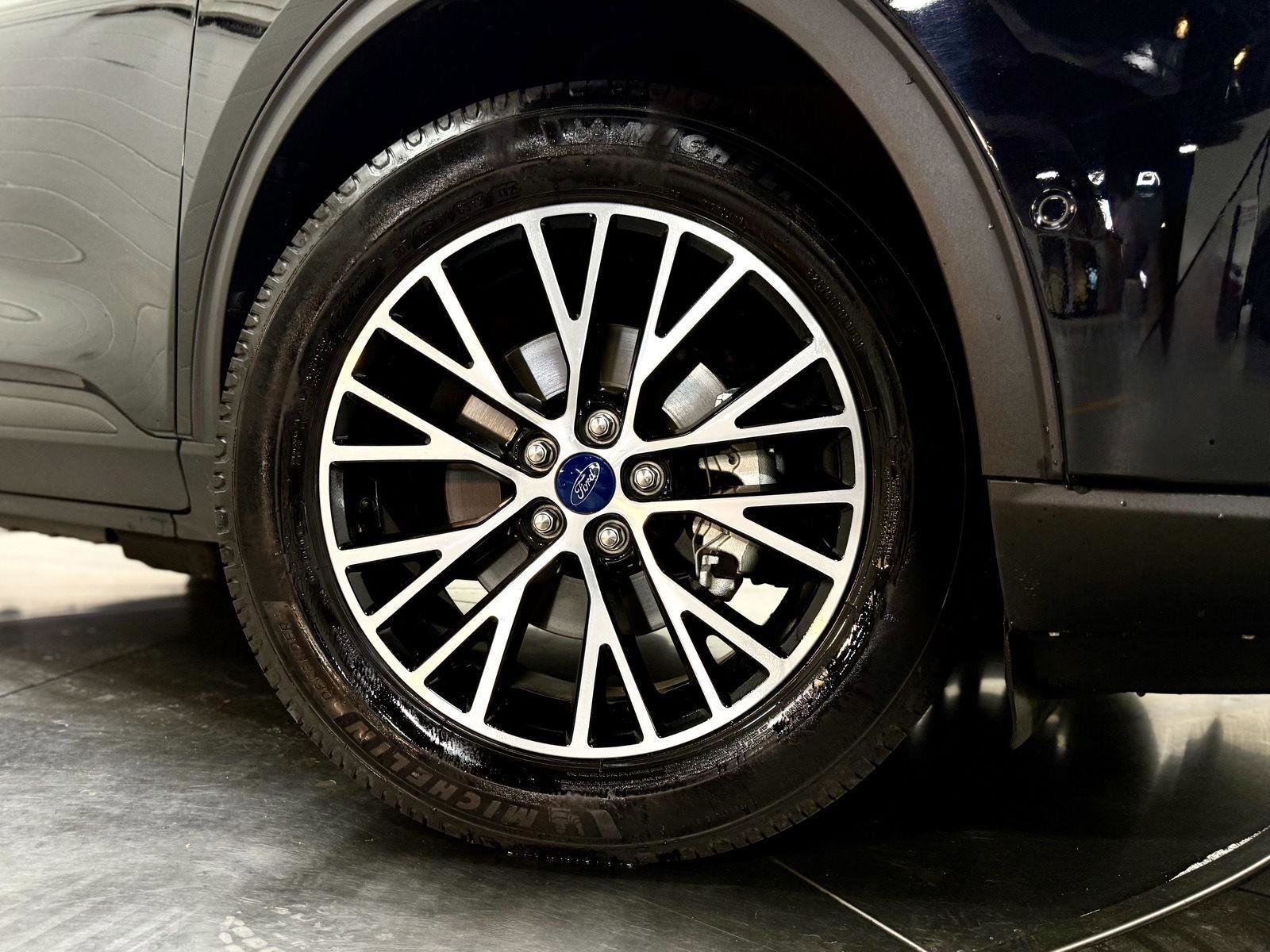 Used 2022 Ford Escape Titanium w/ Titanium Premium Package image 10