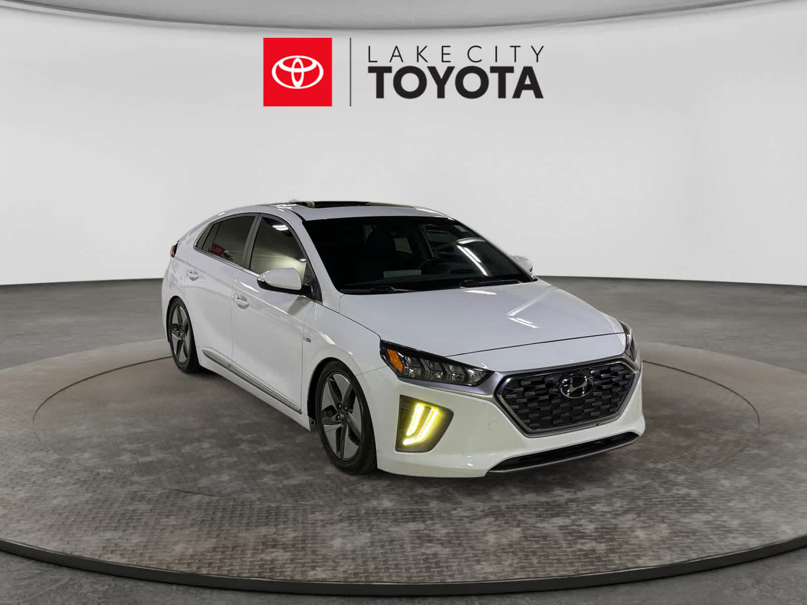 Used 2020 Hyundai Ioniq SEL FWD image 13