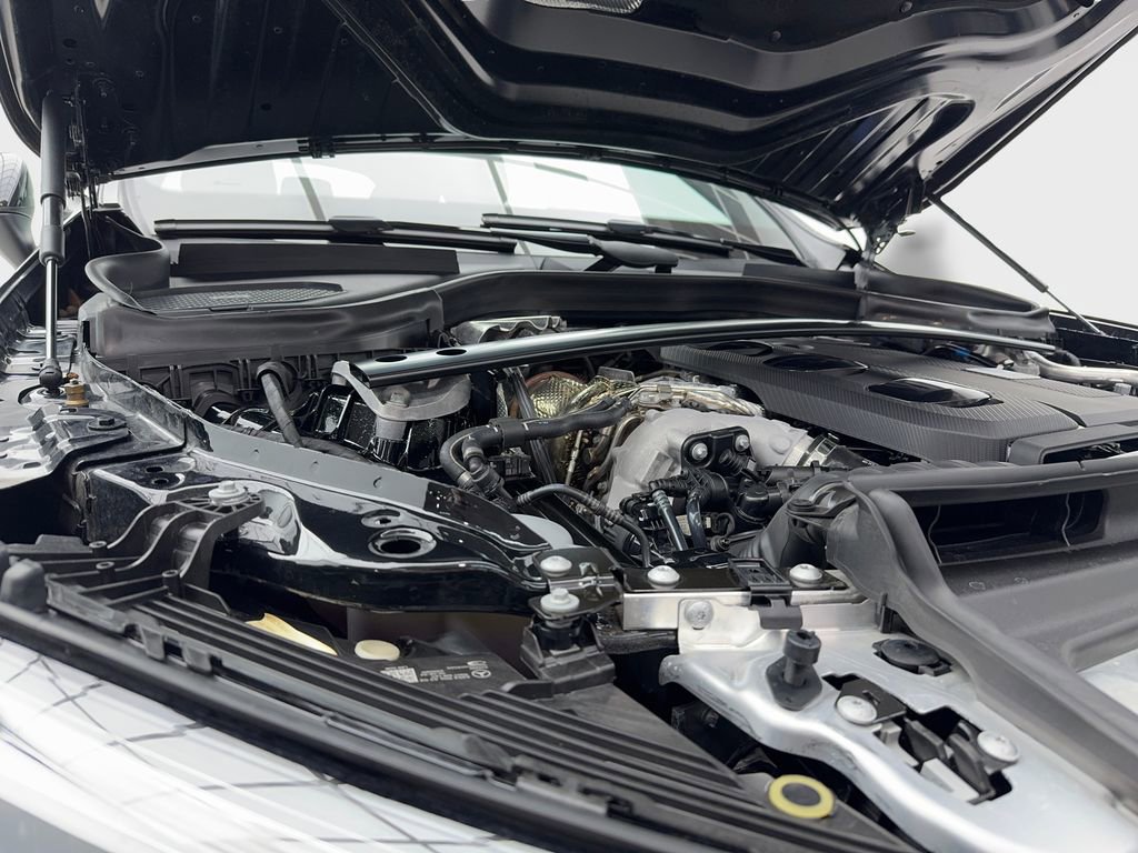 Used 2025 Mercedes-Benz GLC 43 AMG 4MATIC image 16