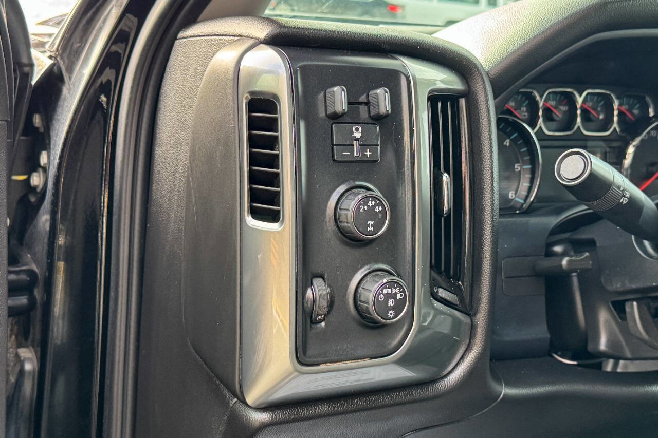 Used 2016 Chevrolet Silverado 2500 LT w/ Midnight Edition image 27