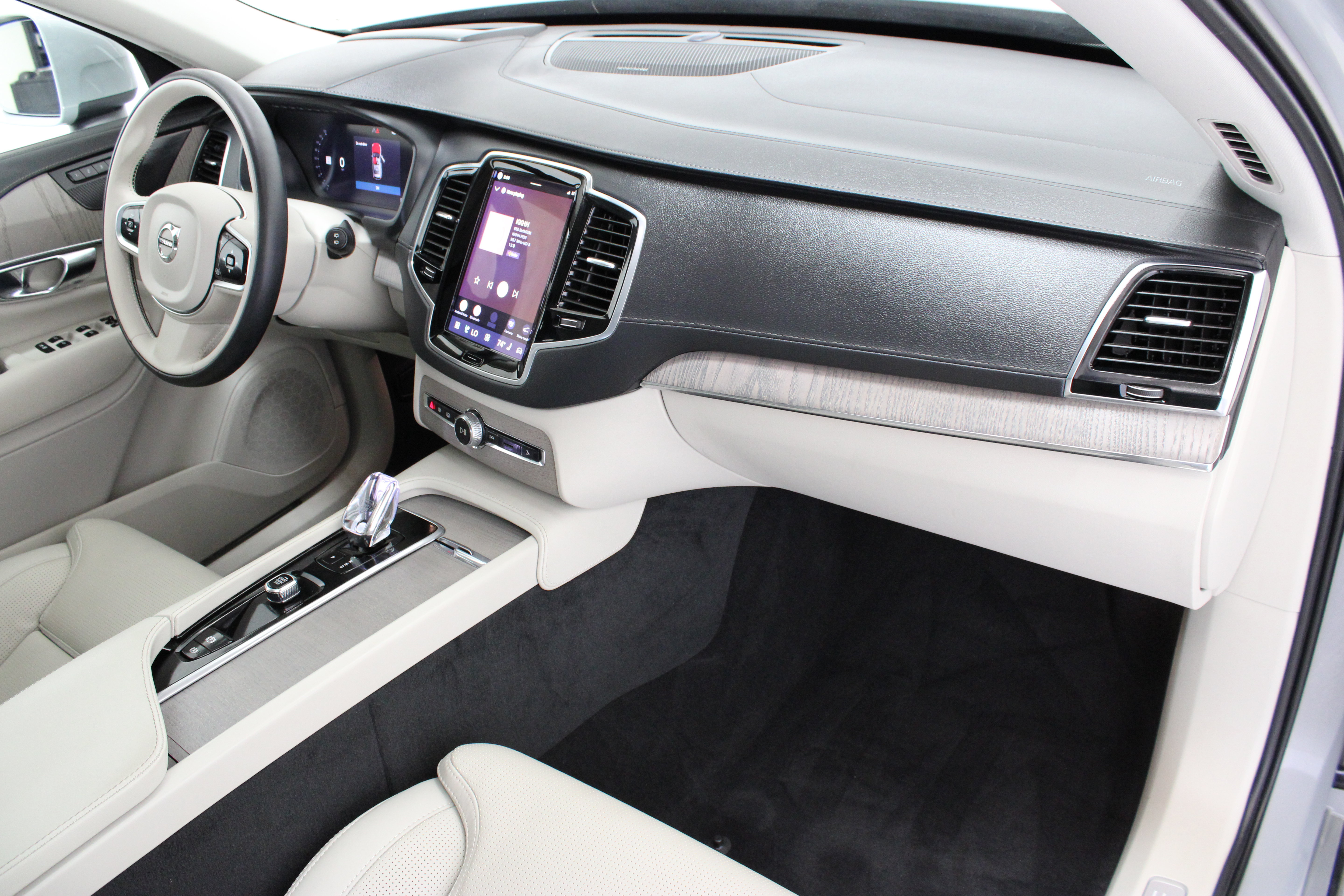 Used 2025 Volvo XC90 B6 Ultra w/ Protection Package Premier AWD/4WD image 38