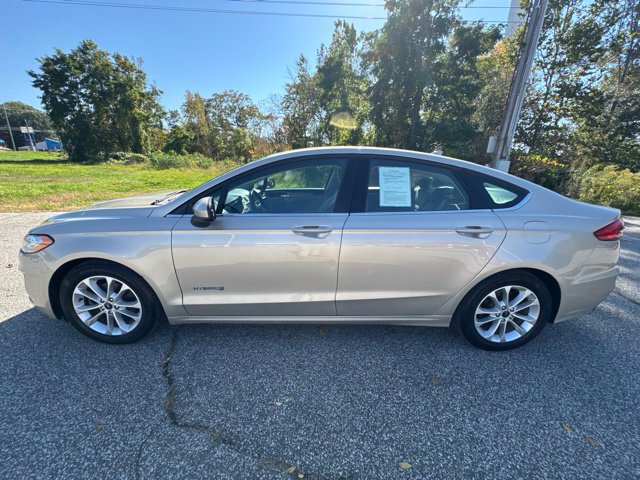 Used 2019 Ford Fusion SE FWD image 2