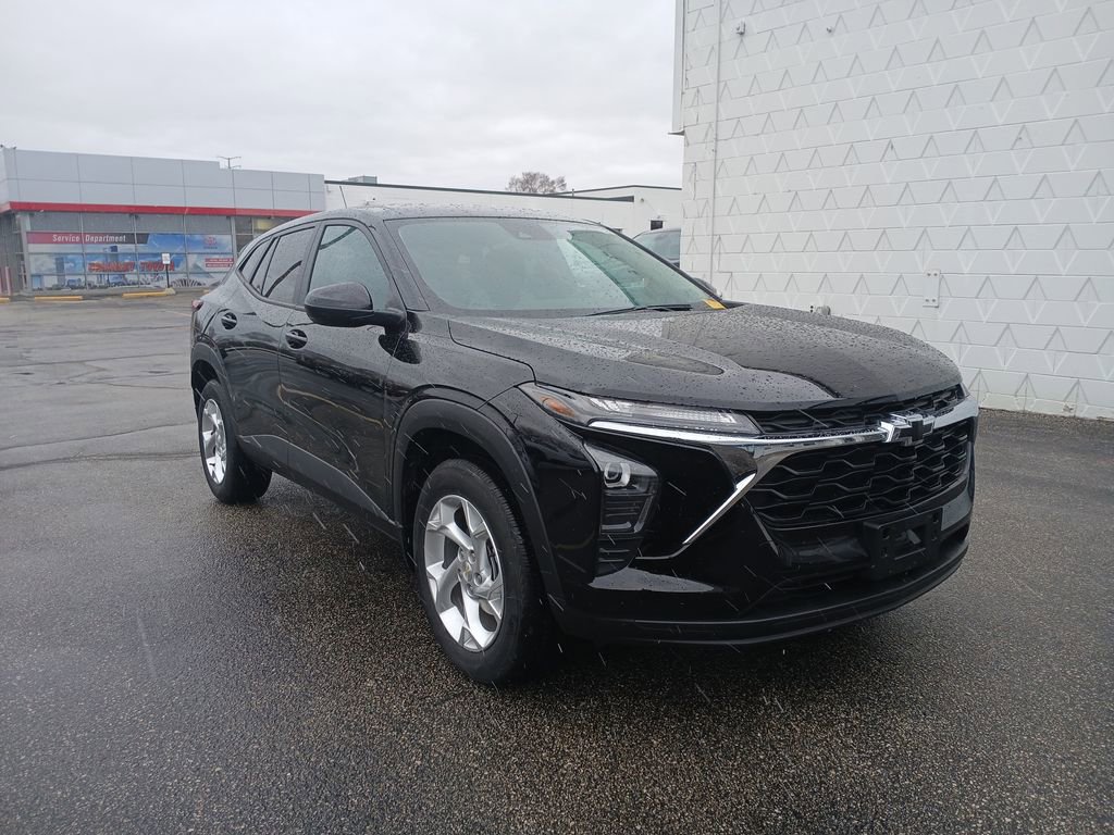 Used 2025 Chevrolet Trax LS w/ LS Convenience Package