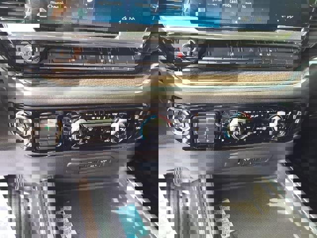 Used 2025 Chevrolet Silverado 3500 LT w/ Convenience Package image 15