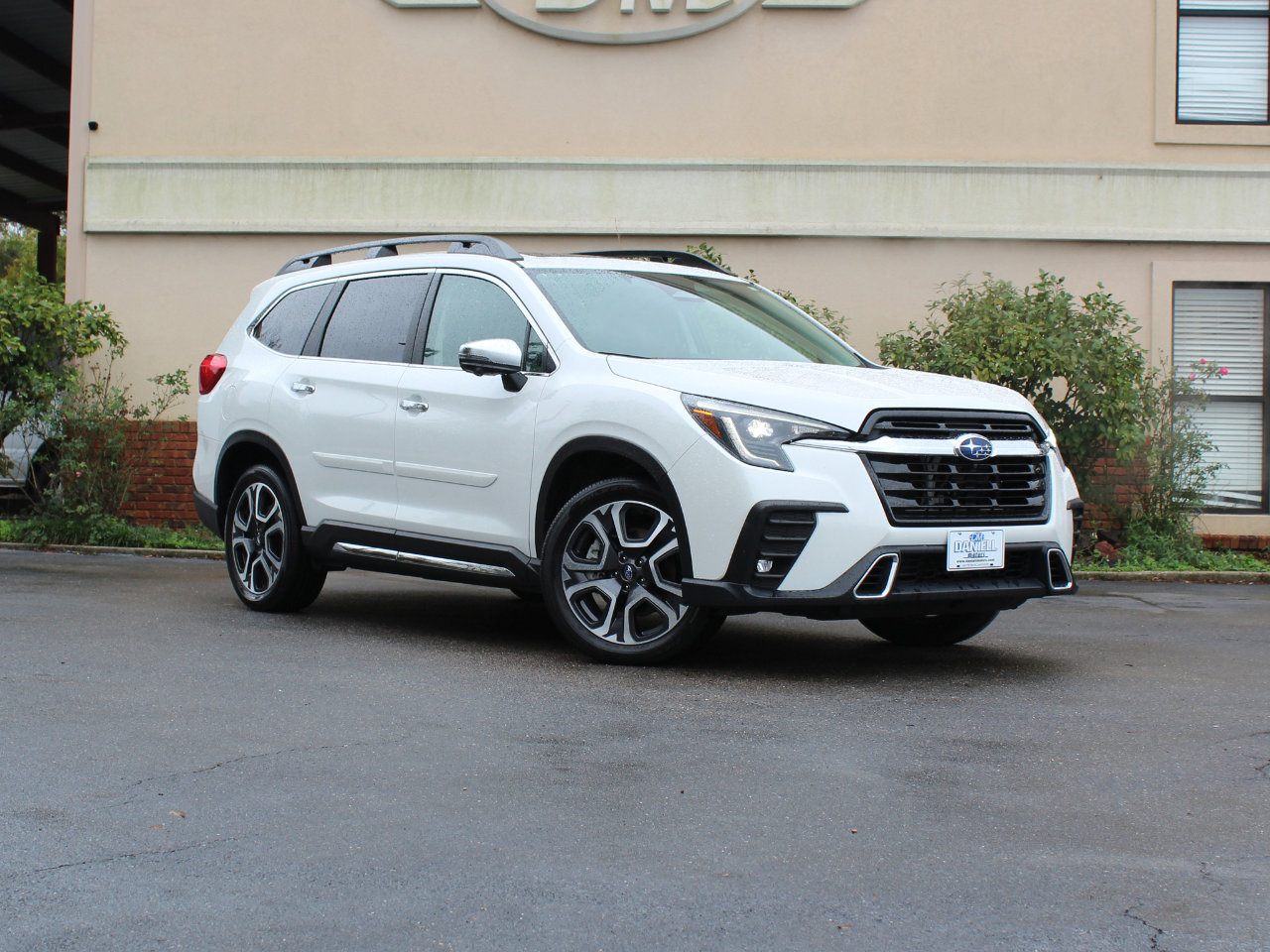 Used 2023 Subaru Ascent Touring image 3