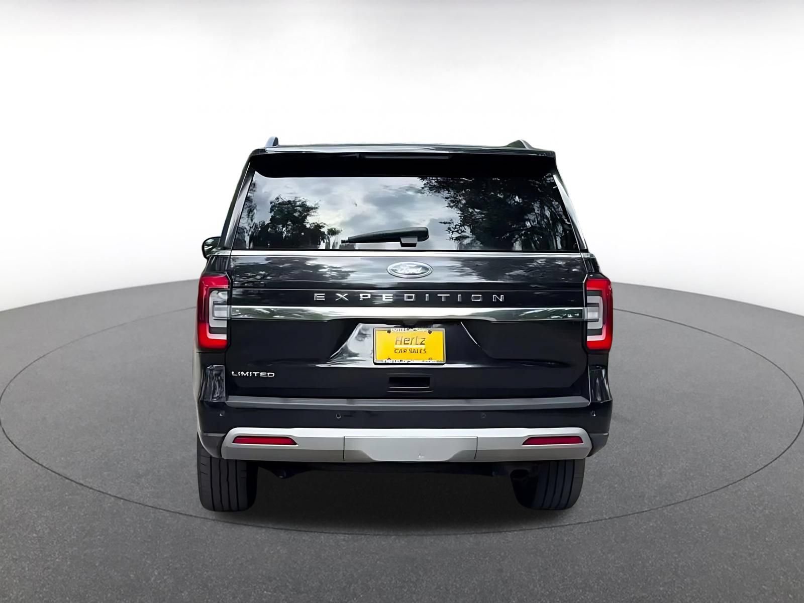Used 2024 Ford Expedition Limited AWD/4WD image 12