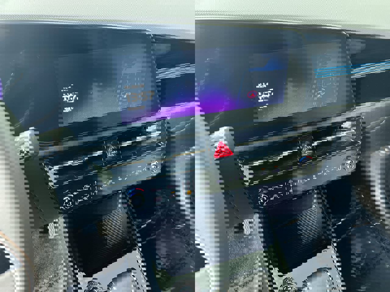 Certified 2023 Kia Niro EX image 28