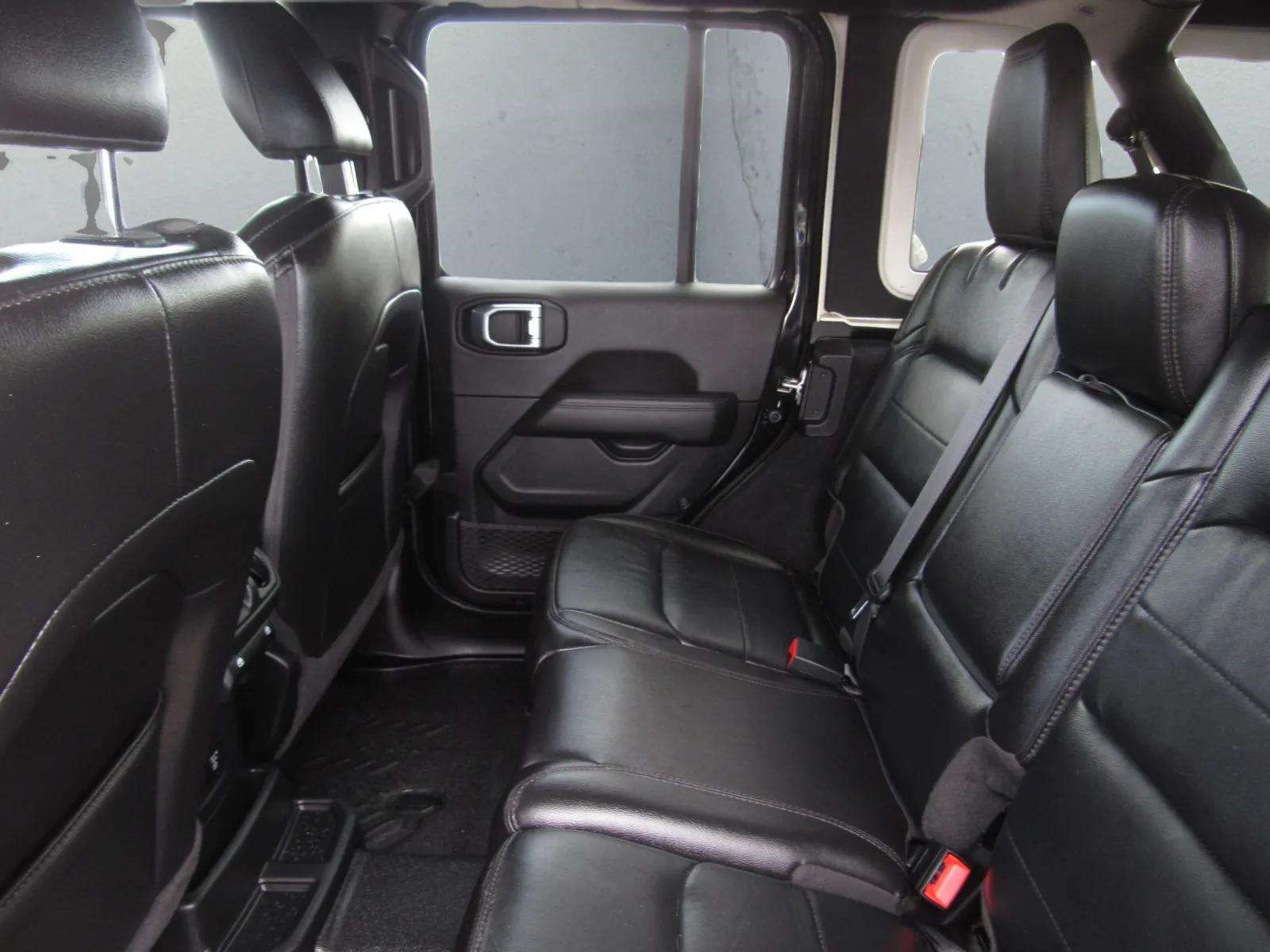 Used 2023 Jeep Wrangler Unlimited Sahara AWD/4WD image 13