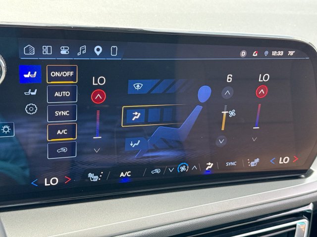 Used 2026 Chevrolet Traverse LT w/ Driver Confidence Package FWD image 19