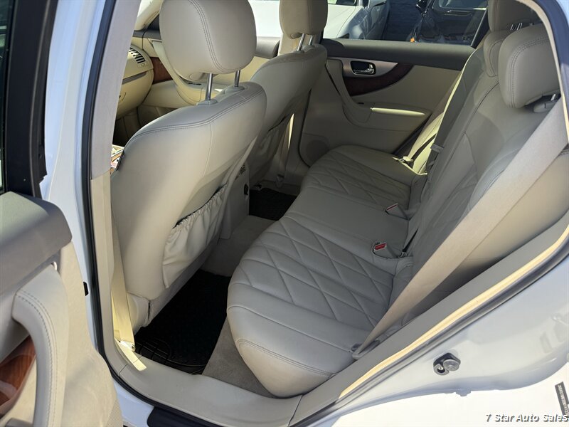 Used 2011 INFINITI FX35 AWD w/ Premium Pkg image 18