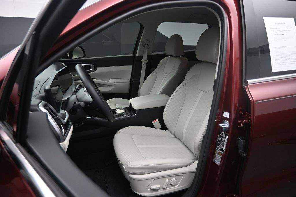 Used 2025 Kia Sorento S FWD image 19