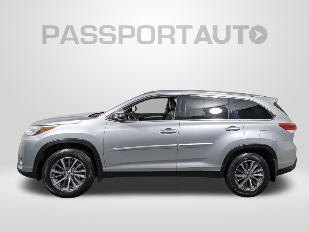 Used 2019 Toyota Highlander XLE AWD/4WD image 2