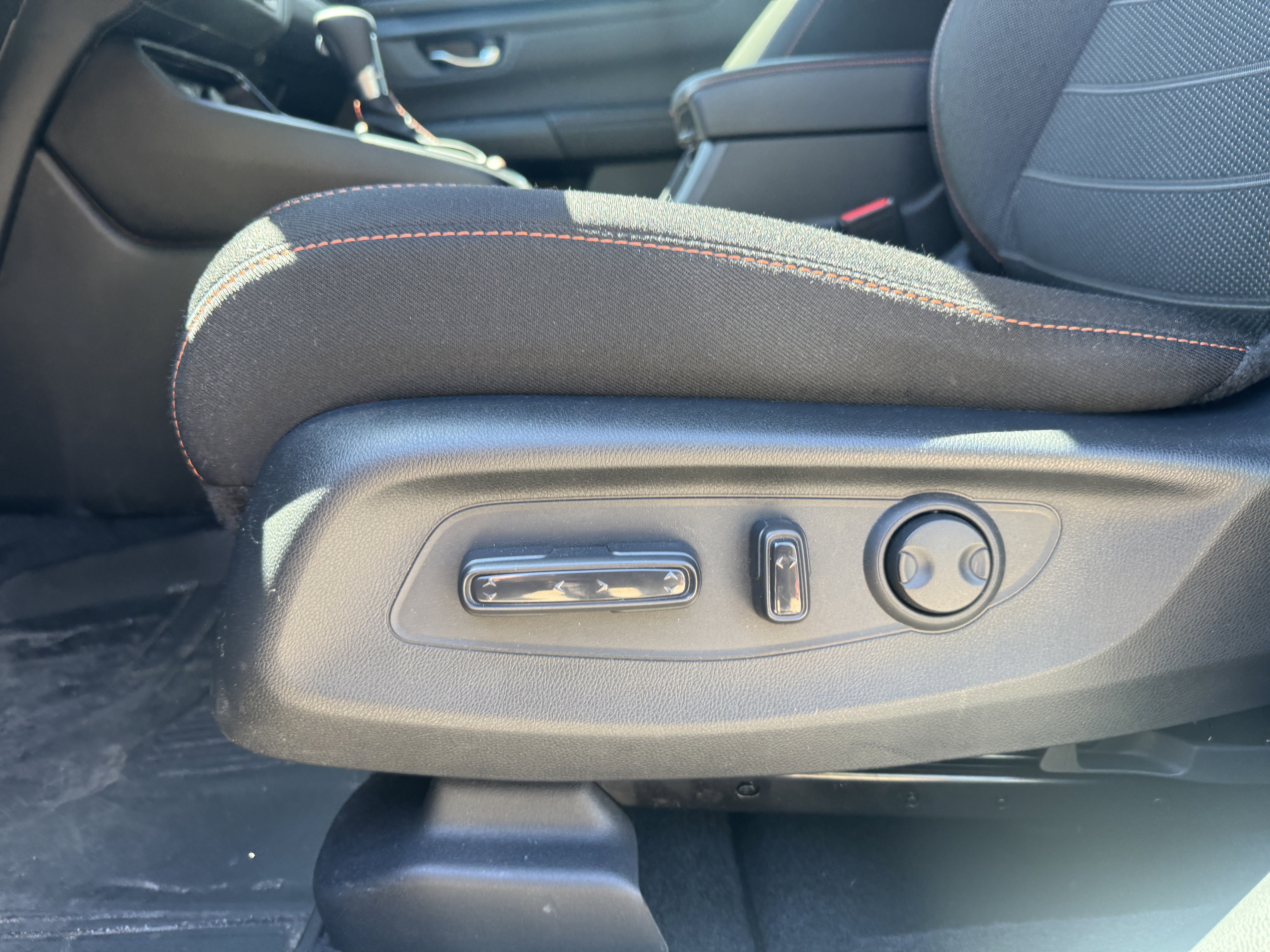 Used 2025 Honda CR-V Sport image 11