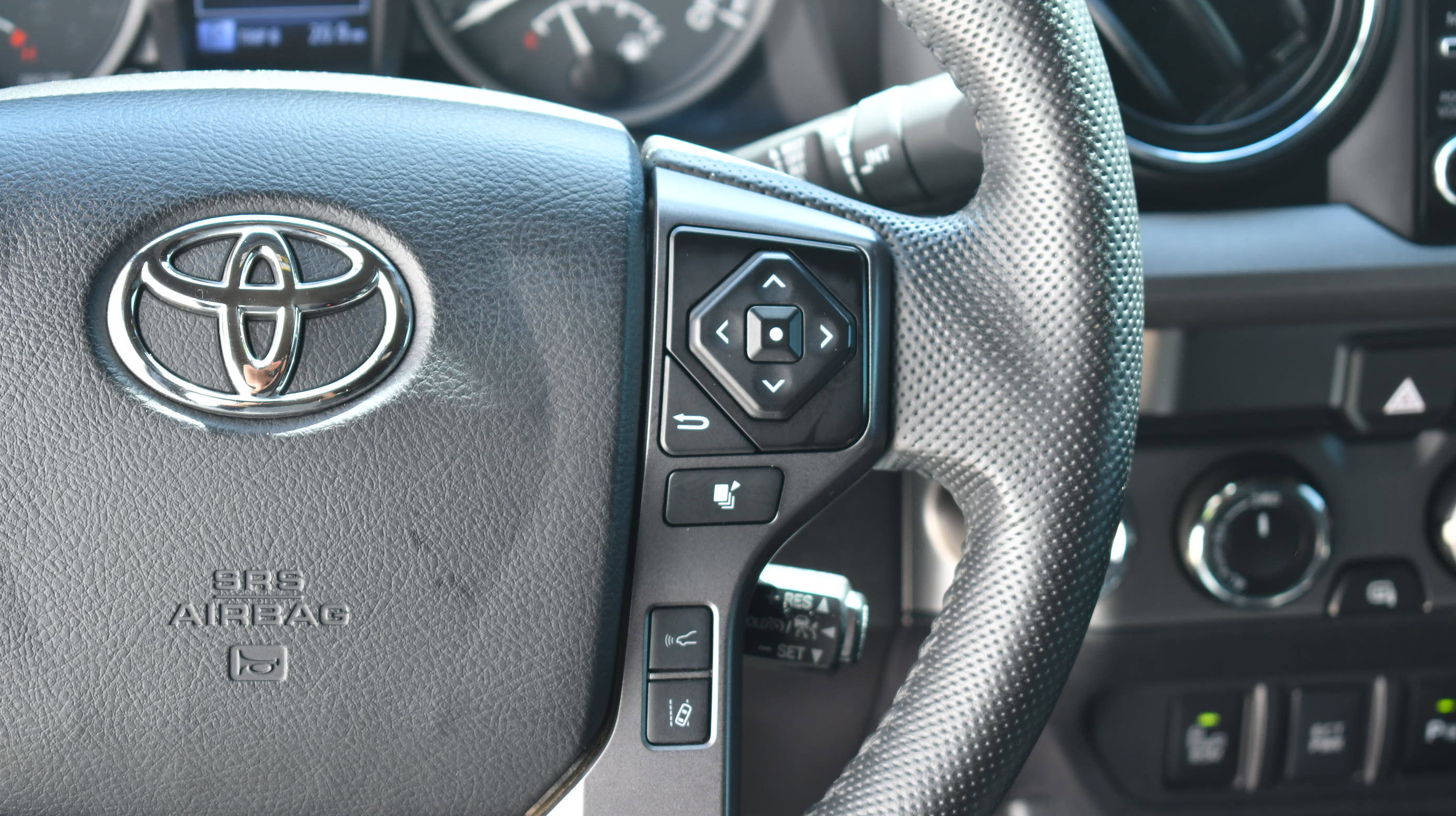 Used 2022 Toyota Tacoma TRD Off-Road w/ Technology Package image 21