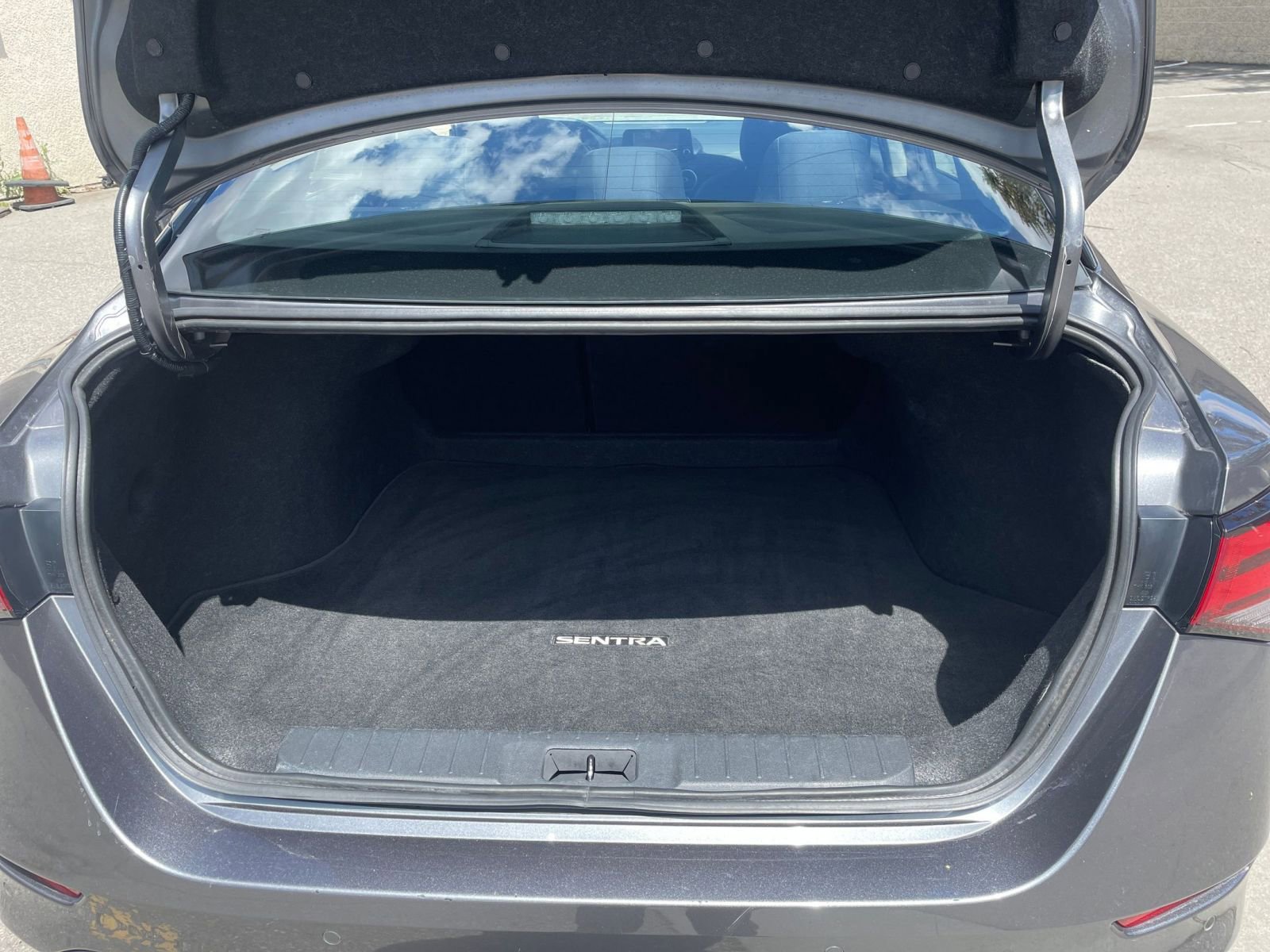 Used 2025 Nissan Sentra S image 31