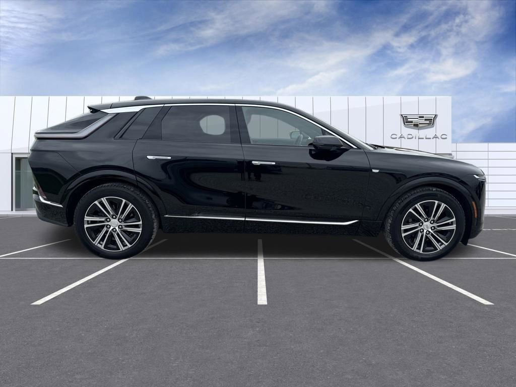 Certified 2024 Cadillac Lyriq Luxury image 2