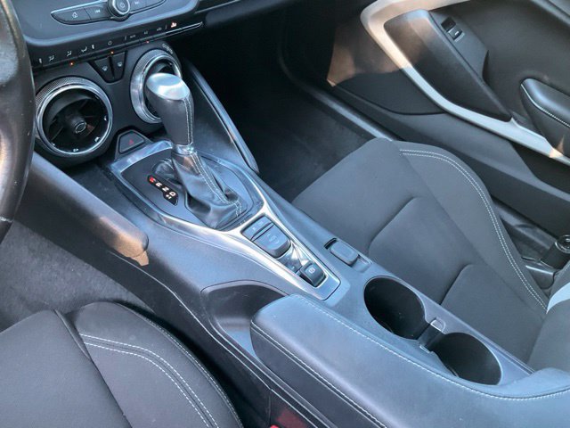 Used 2020 Chevrolet Camaro LT RWD image 15